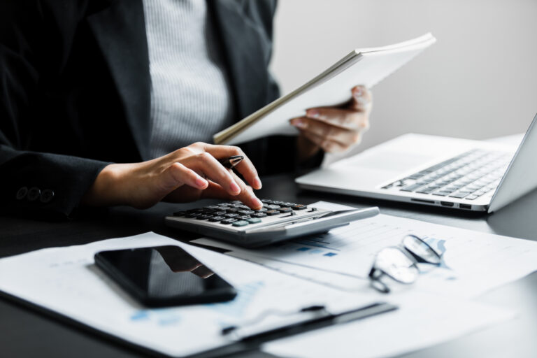 Why Hiring Professional Bookkeepers Services Helps You Save Time and Lower Financial Risks